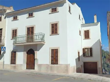Casa adosada en  Carrer Llorenç Riber 21 - Foto 1