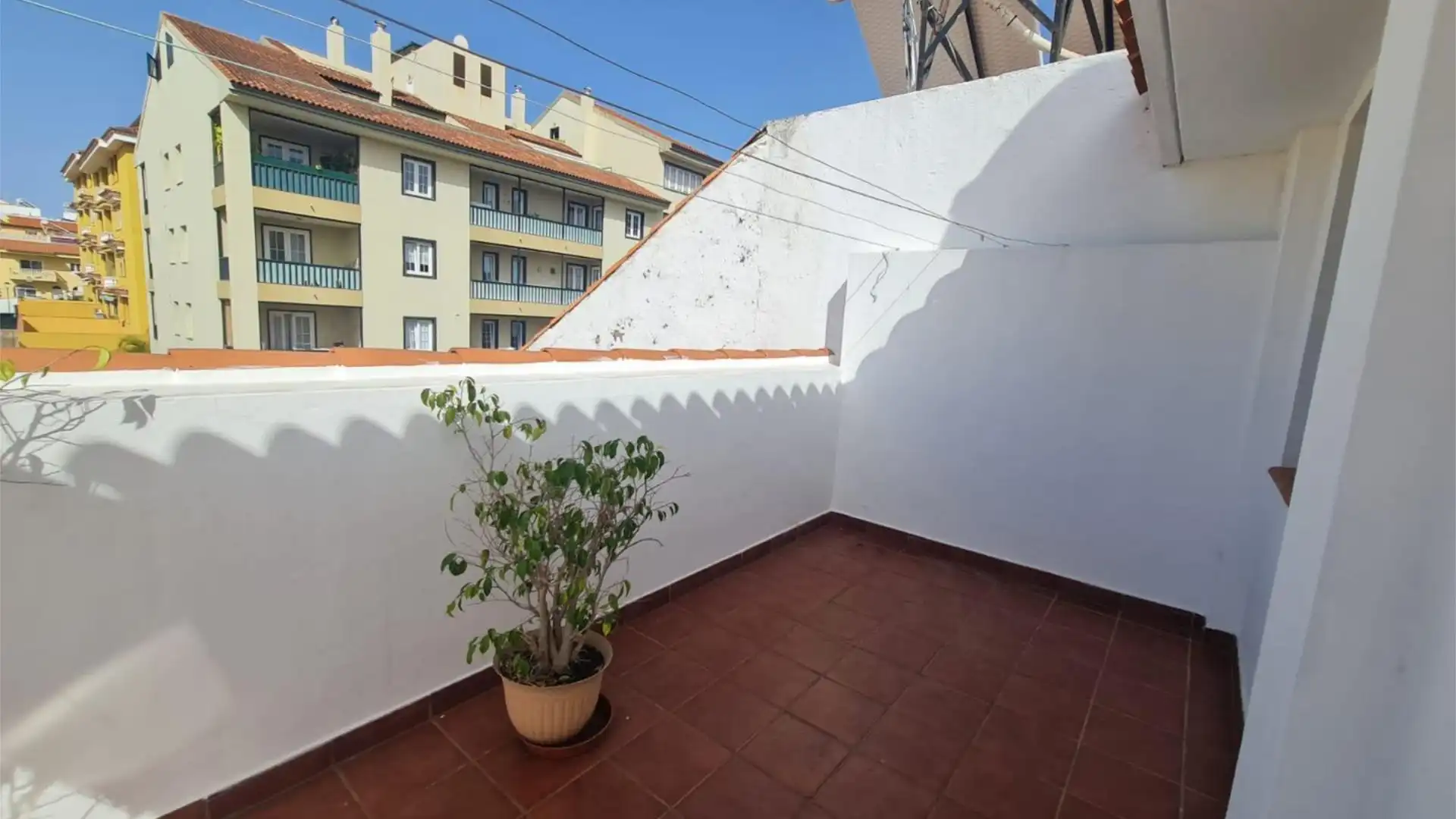 Casa adosada en  Calle Leonor Monteverde 11 - Foto 4