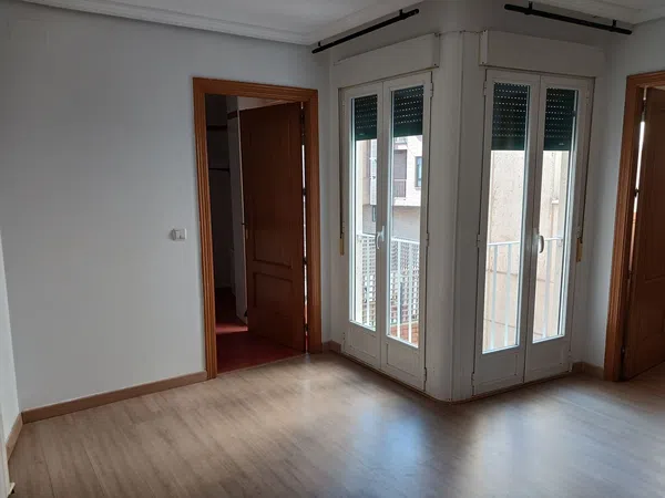 Piso en calle de las Escuelas Católicas, 1