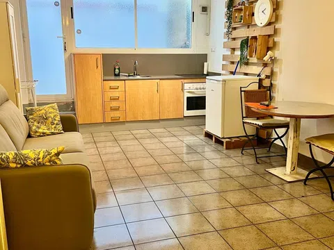 Estudio en avenida de Sant Ramon Nonat, 20
