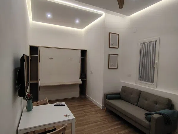 Estudio en calle de Bustamante, 6