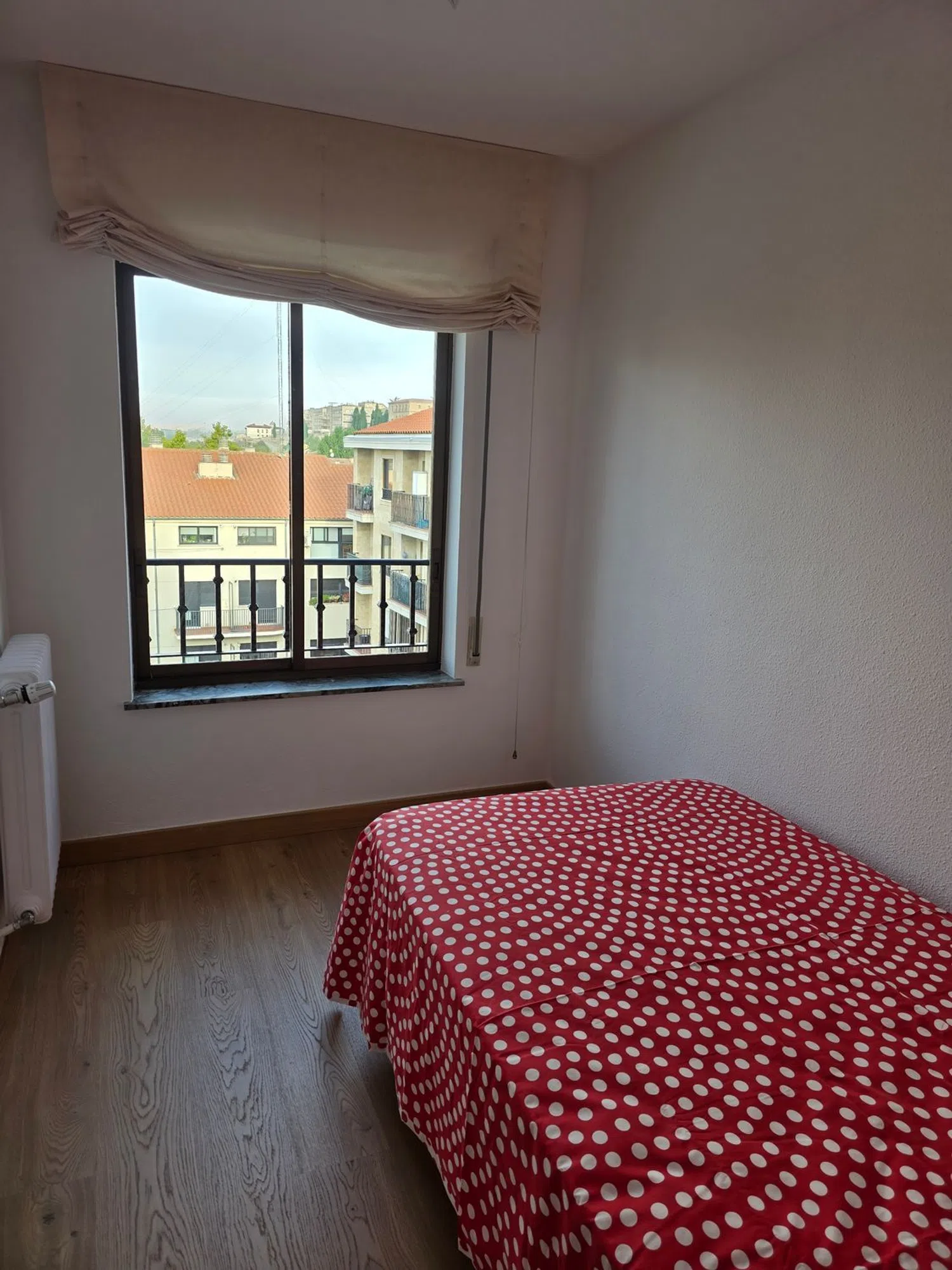 Piso en avenida de los Reyes de España, 26 - Foto 3