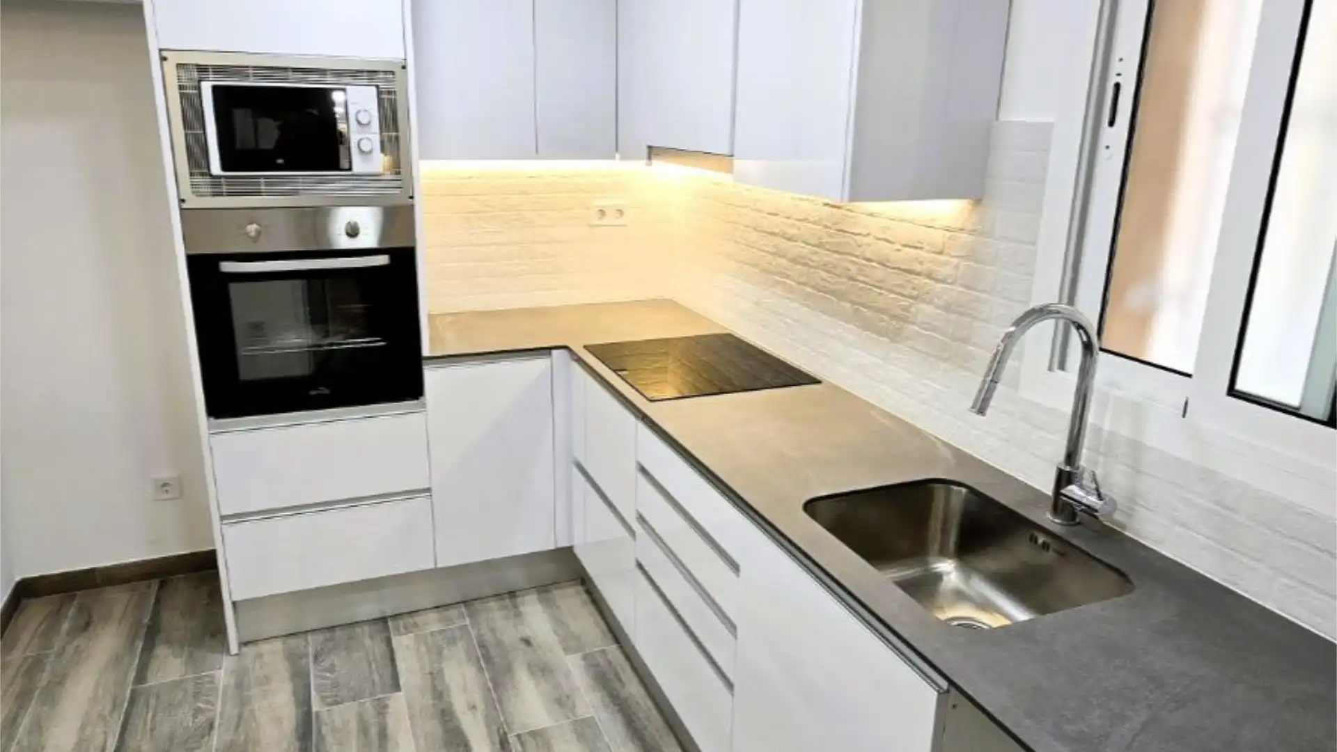 Piso en  Carrer de Concepción Arenal 144 - Foto 2