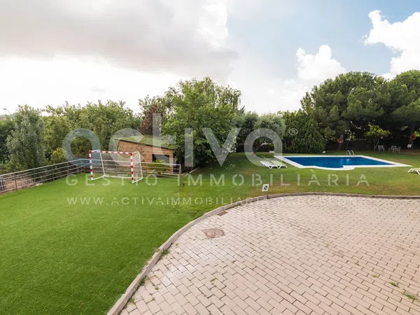 Chalet adosado en Calle dels Lleons - Foto 1