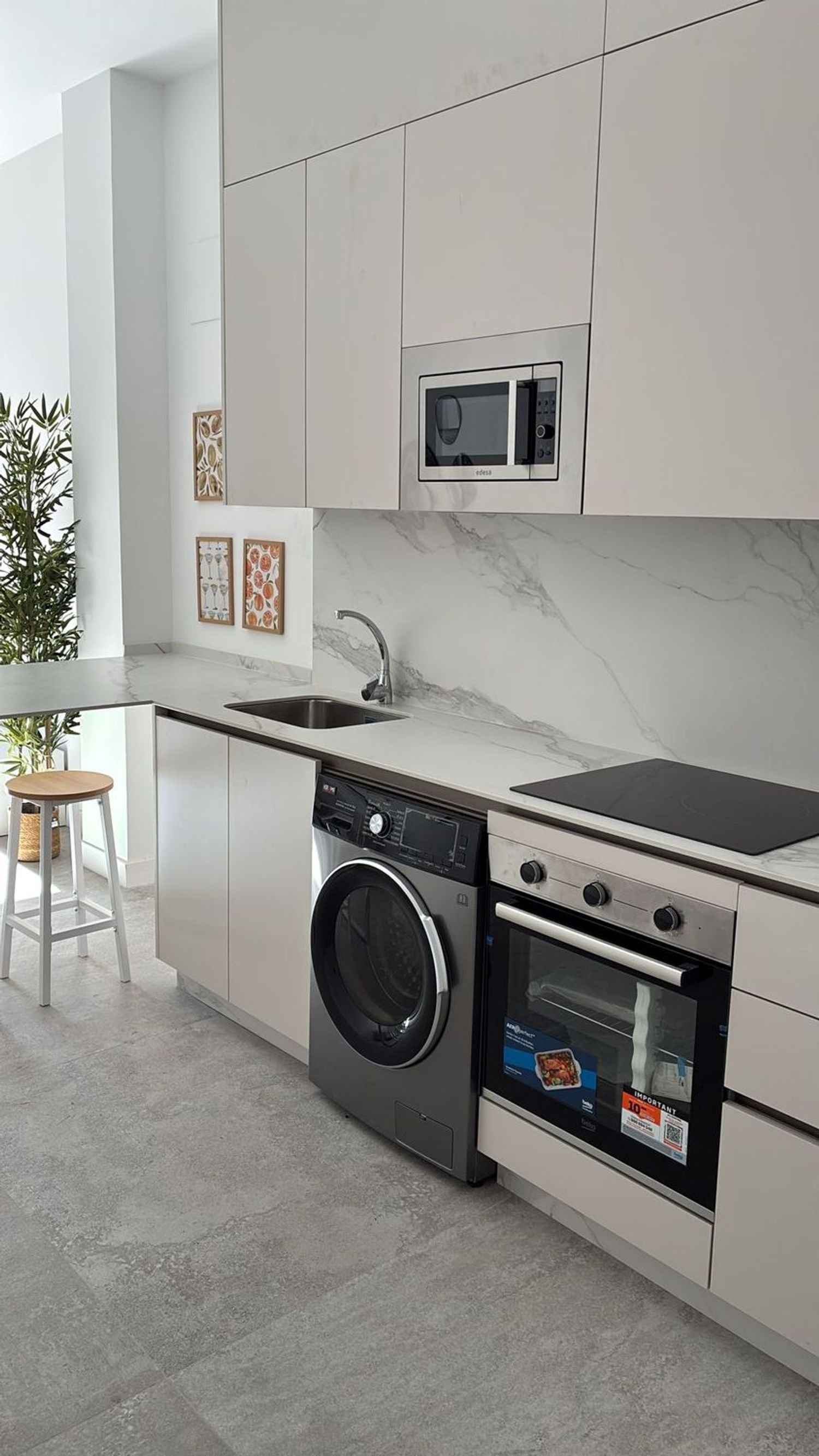 Estudio en avenida de Carlos III, 25 - Foto 2