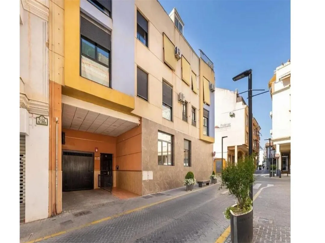 Piso en  Calle Aljibe Alto 11 - Foto 1