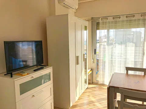 Estudio en calle Poeta Vila y Blanco, 2