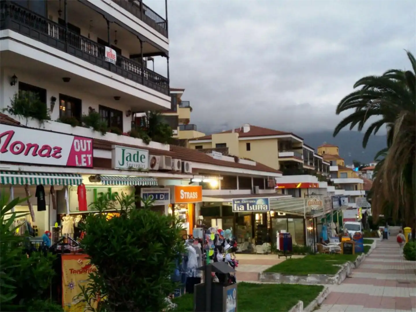 Piso en  Avenida Marqués de Villanueva del Prado 6 - Foto 1