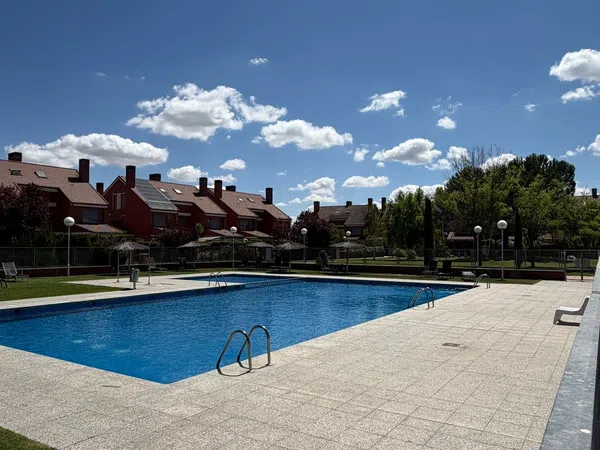 Chalet pareado en Avenida Entrepinos, 47 - Foto 1