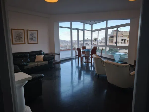 Piso en calle Teniente C Castillo Olivares, 38