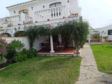 Chalet en  Avenida Descubrimiento 17 - Foto 1