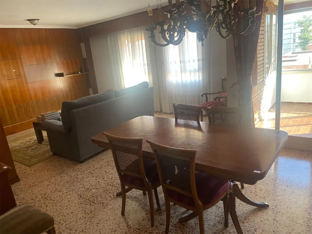 Piso en  Carrer de la Madre Alberta Giménez 2 - Foto 3