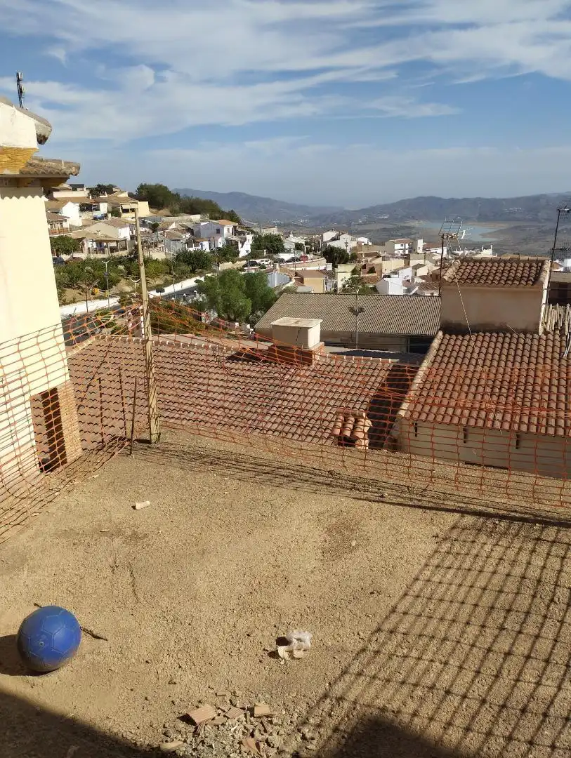 Casa adosada en  Calle Benamargosa 4 - Foto 4