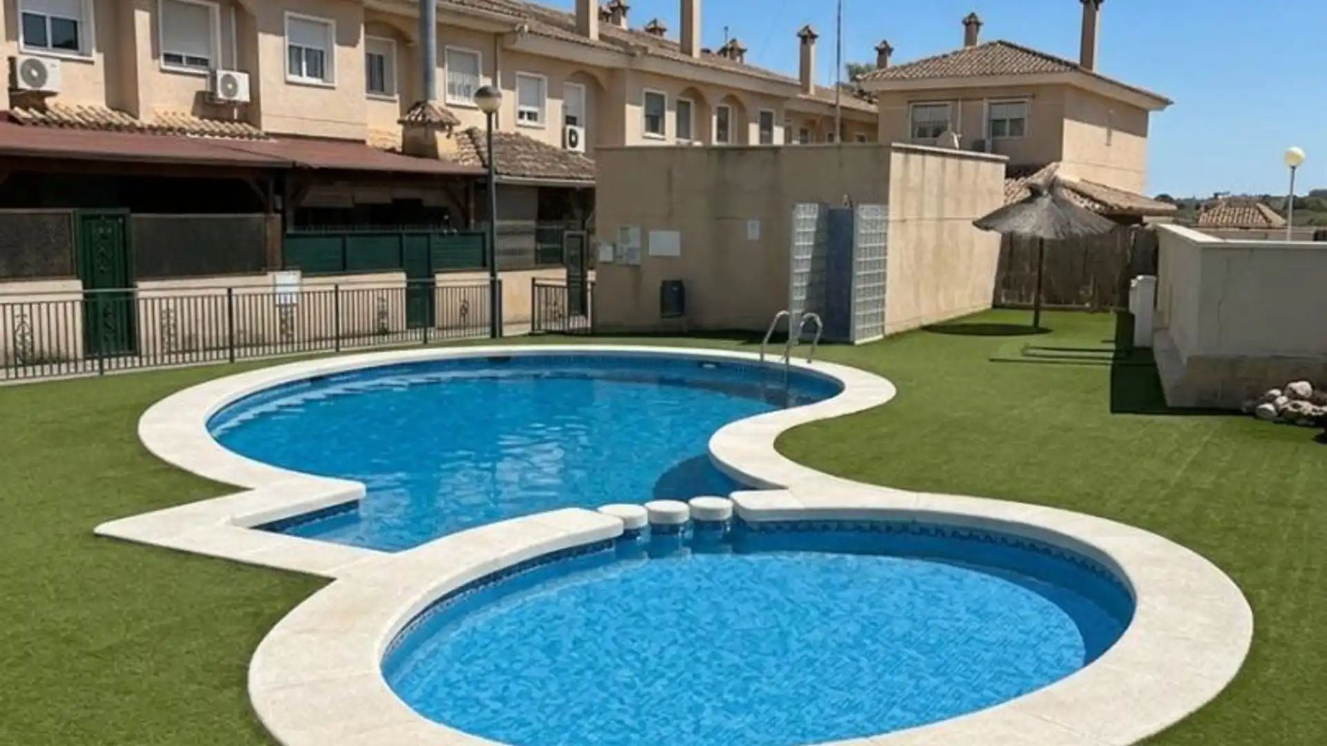 Casa adosada en  Calle la Loma 32 - Foto 1