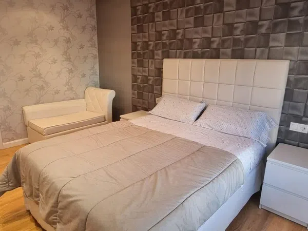 Piso en Plaza de Longoria Carbajal, 3, Salesas-Foncalada-Campoamor - Foto 2