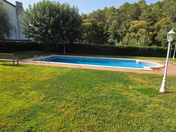 Chalet adosado en Begues - Foto 1