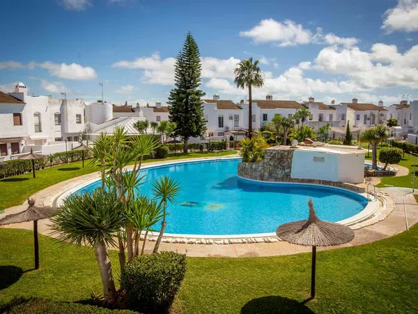 Chalet adosado en Urbanización Real de la Barrosa I, 31 - Foto 1