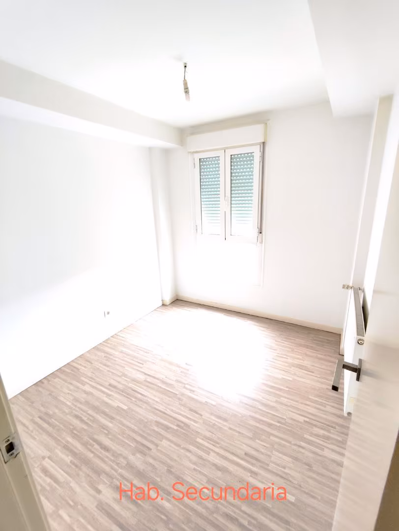 Piso en  Avenida Carmen Laforet 9 - Foto 13