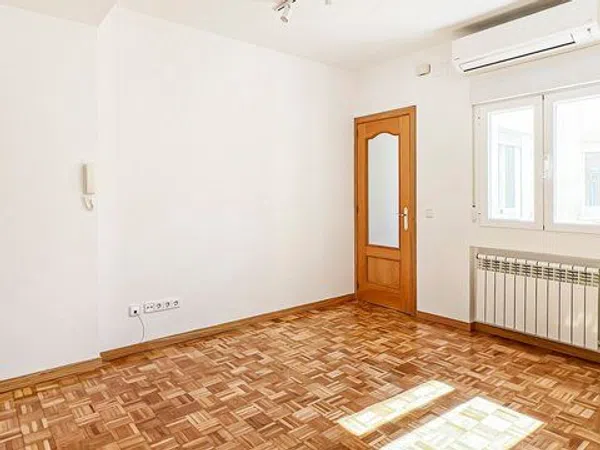 Piso en calle de la Constancia, 24