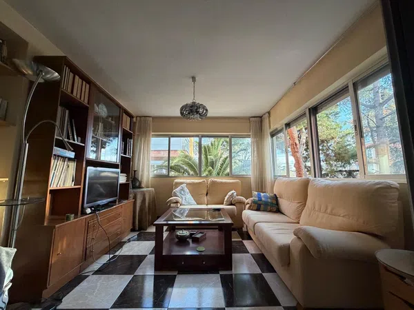 Piso en calle de Andorra, 69