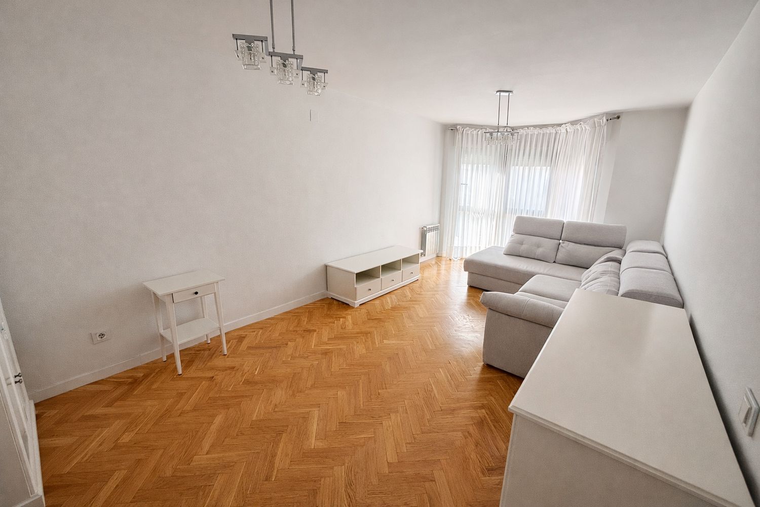 Piso en calle de Aquitania, 36