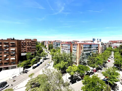 Ático en calle de Víctor de la Serna, 26