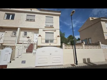 Casa adosada en  Carrer Siqueiros 28 - Foto 1