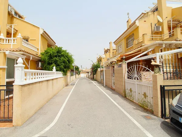 Chalet adosado en Calle Baikal, 8, Zona Lago - Los Almendros - Foto 3