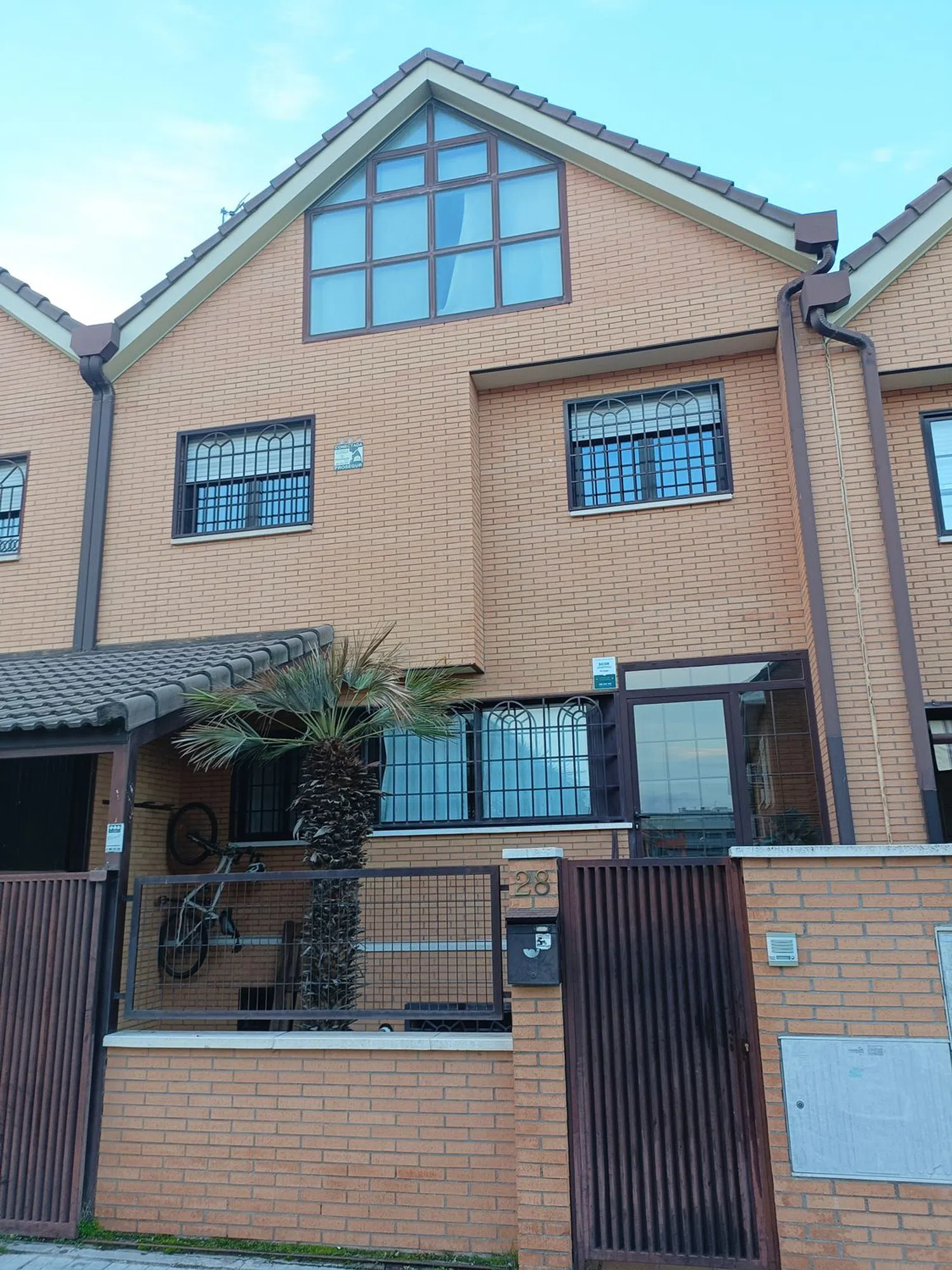 Chalet adosado en calle de la Atlántida, 28