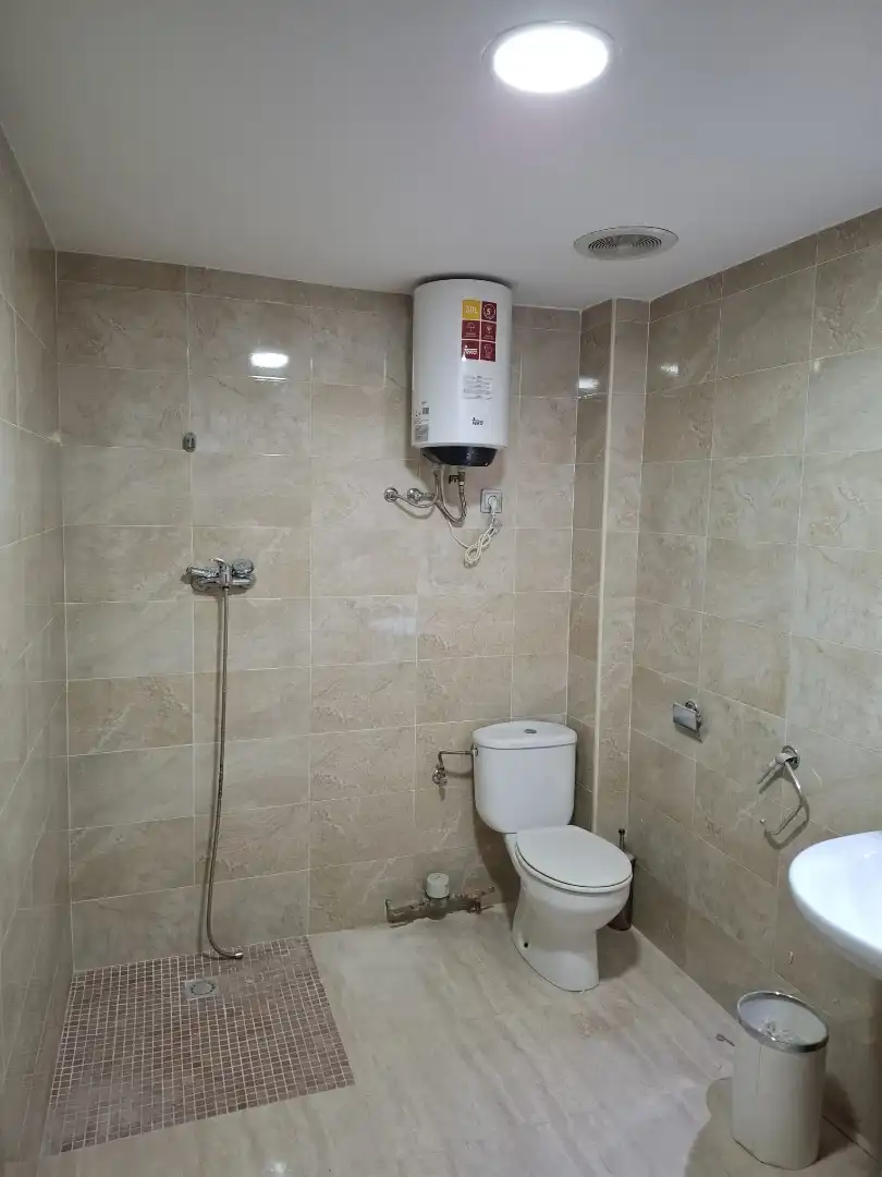 Local comercial en  Carrer de Sant Joaquim i del Pati 23 - Foto 4