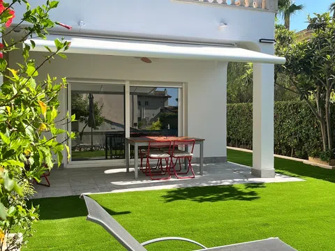 Chalet pareado en calle de la Sardana, 1