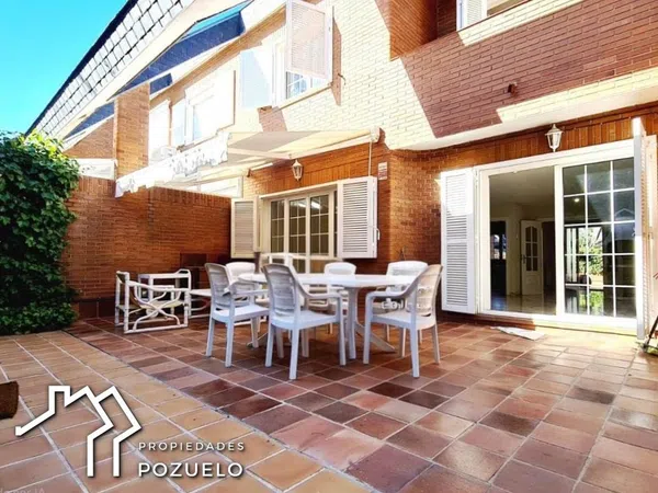 Chalet pareado en Calle Emisora, Zona Avenida Europa - Foto 1