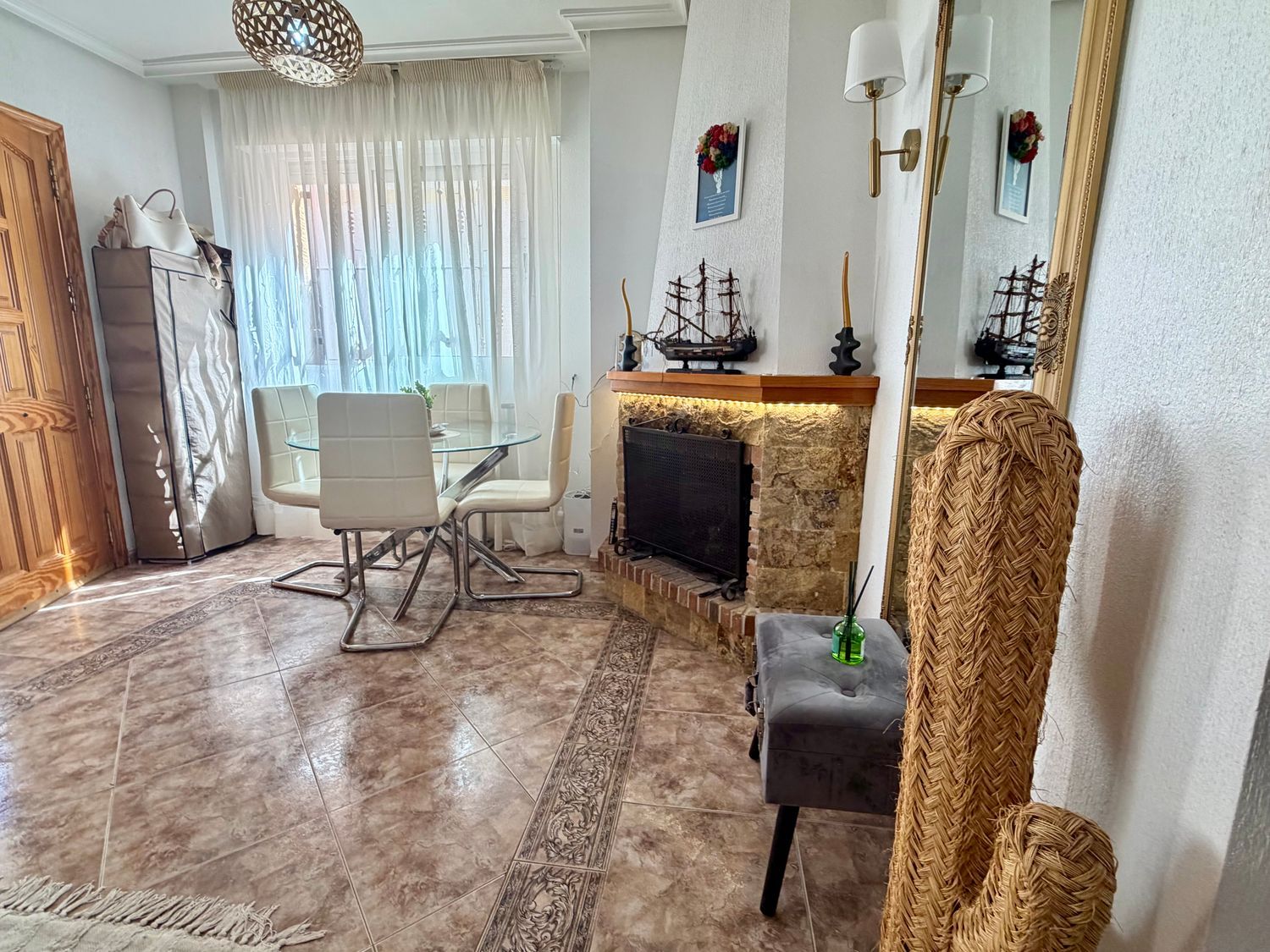 Chalet pareado en Calle Leman, 5, Zona Lago - Los Almendros - Foto 6