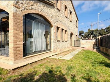 Chalet en  Carrer de Monturiol 1 - Foto 3