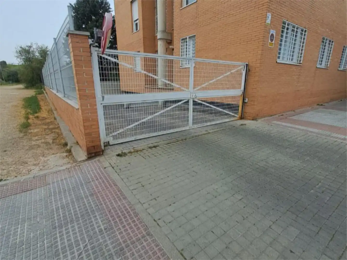 Piso en  Avenida Carmen Laforet 7 - Foto 4