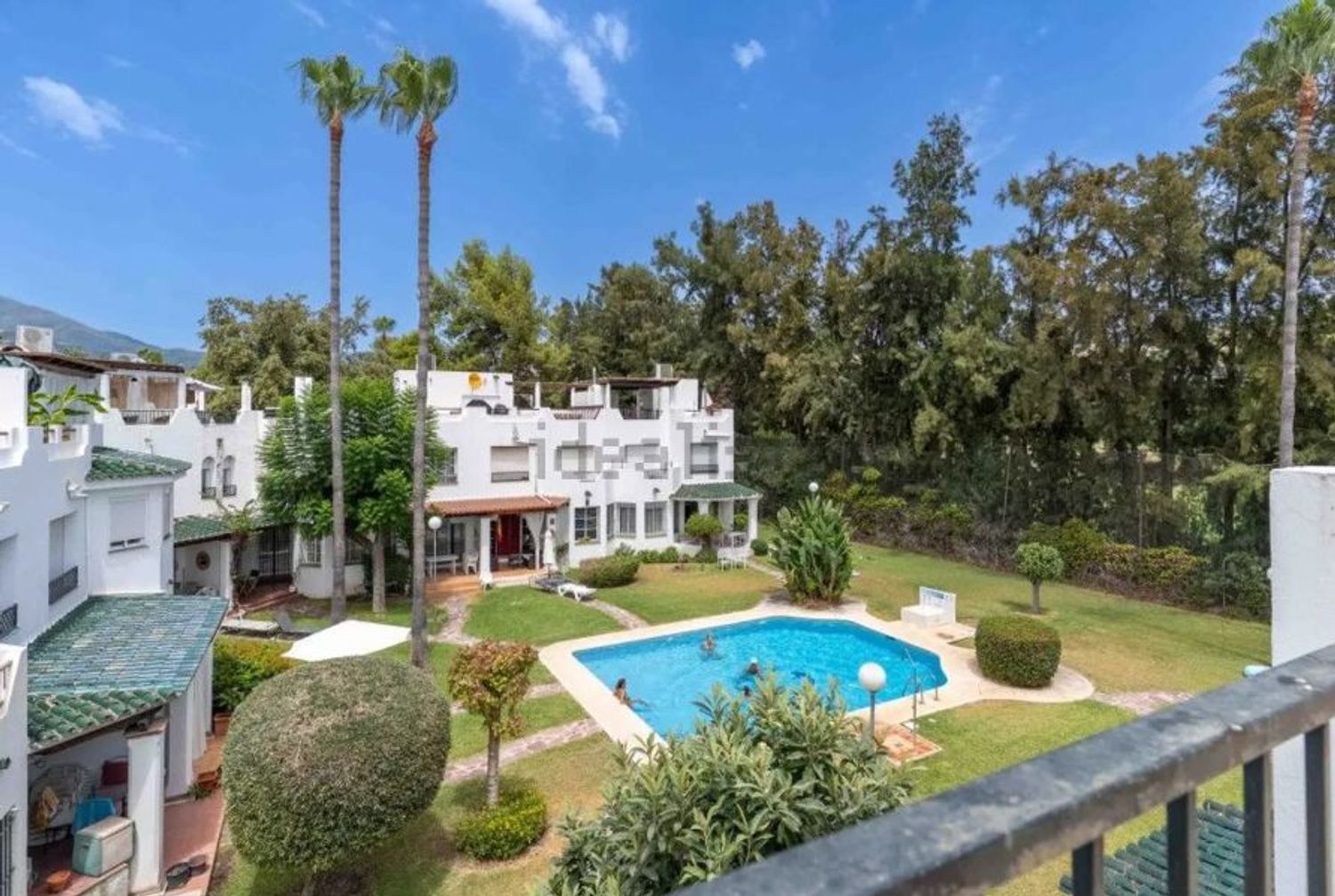 Chalet adosado en Barrio Los Naranjos - Foto 1