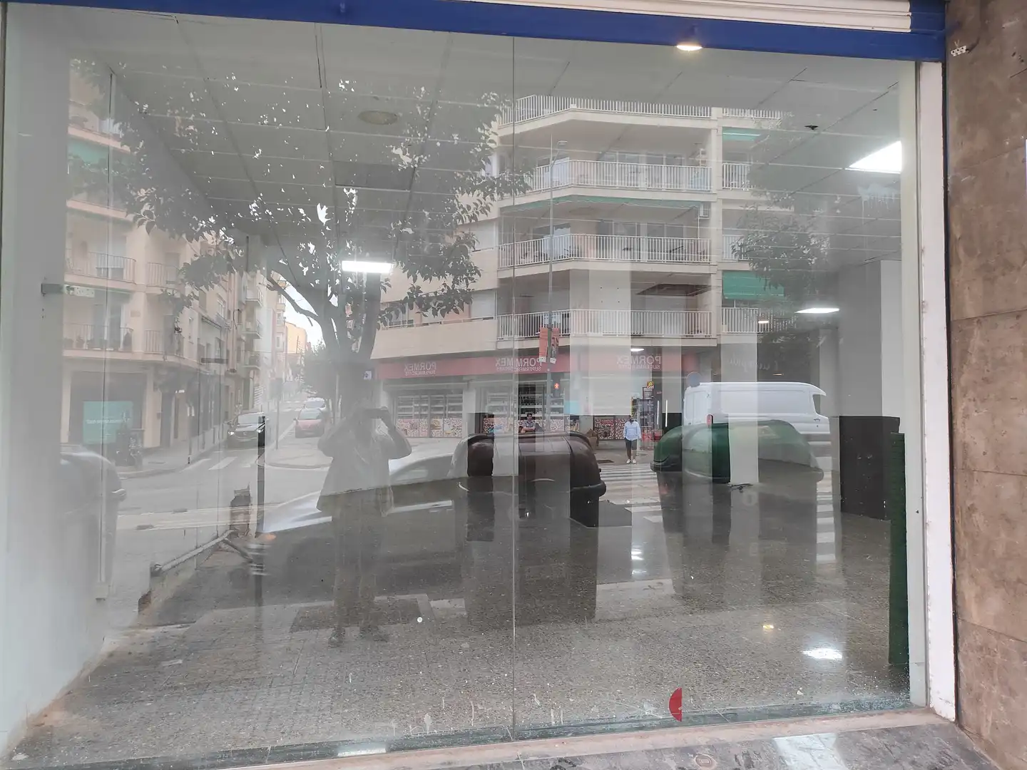 Local comercial en  Avinguda de Josep Tarradellas 17 - Foto 2