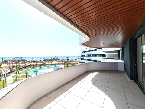 Piso en avenida Mar de Alborán, 4