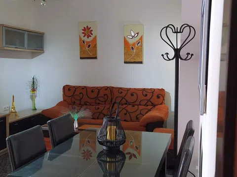 Piso en calle la Regente, 20