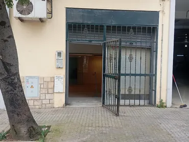 Local comercial en  Calle Alfonso XI 45 - Foto 2