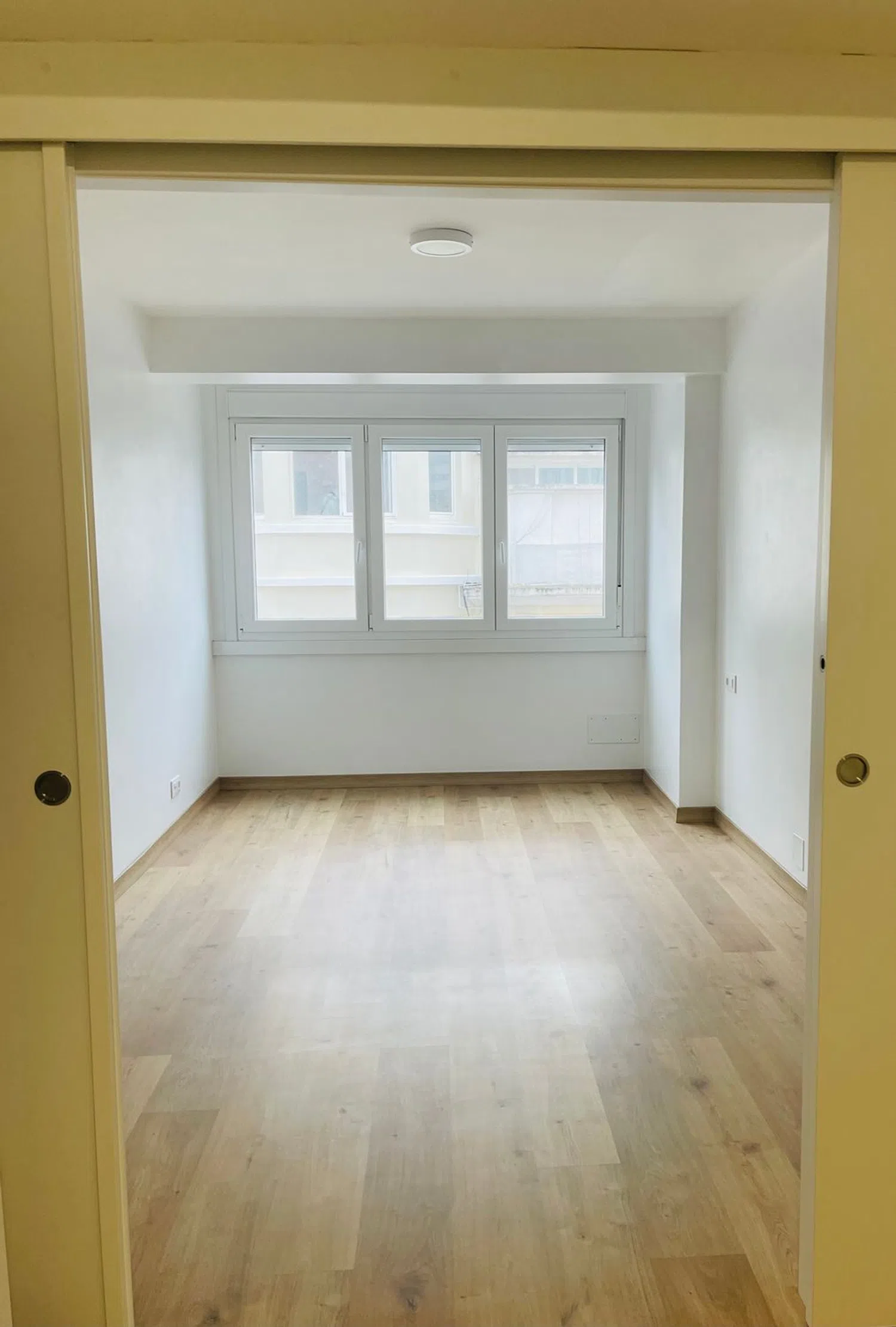 Piso en calle Santiago de la Iglesia, 3 - Foto 4