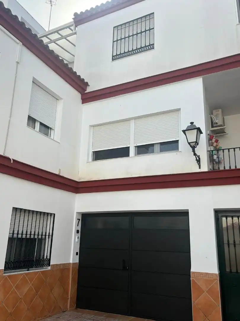 Casa adosada en  Calle Conde de Guadalhorce 57 - Foto 3