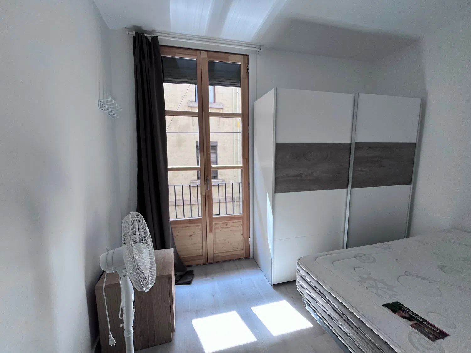 Piso en ronda de Sant Antoni, 50 - Foto 1