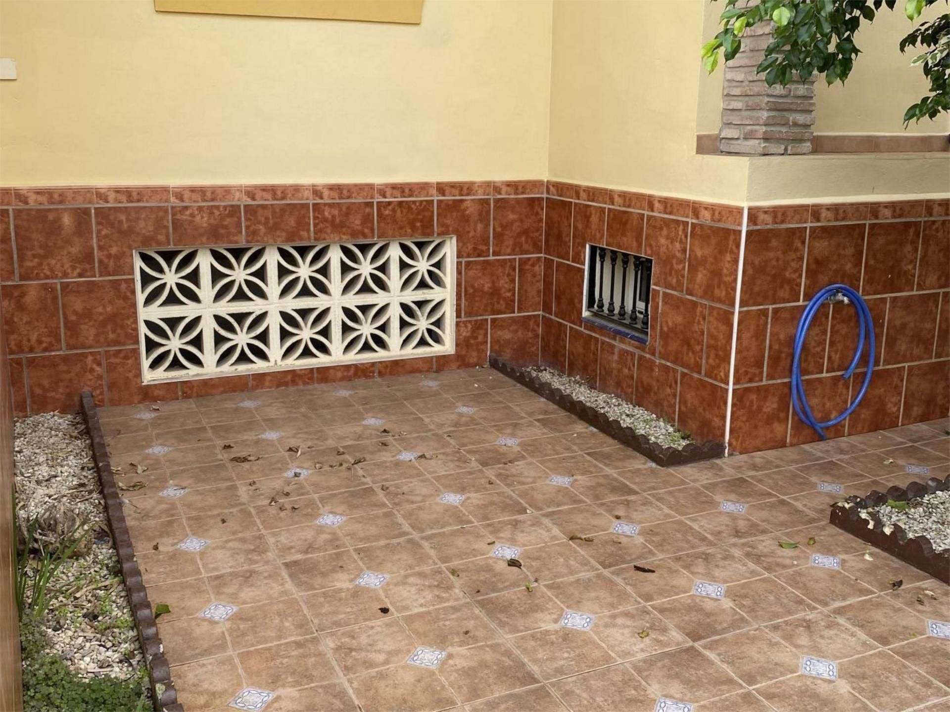 Casa adosada en  Calle Escritor Marcos Negrete 5 - Foto 2