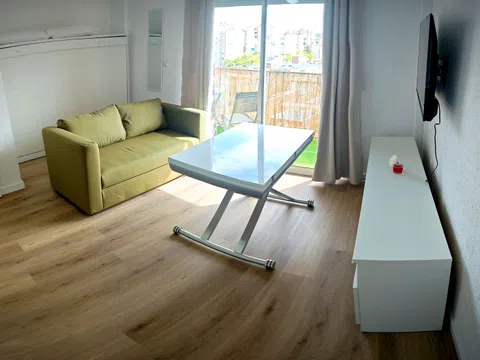 Estudio en avenida Reyes Católicos, 20