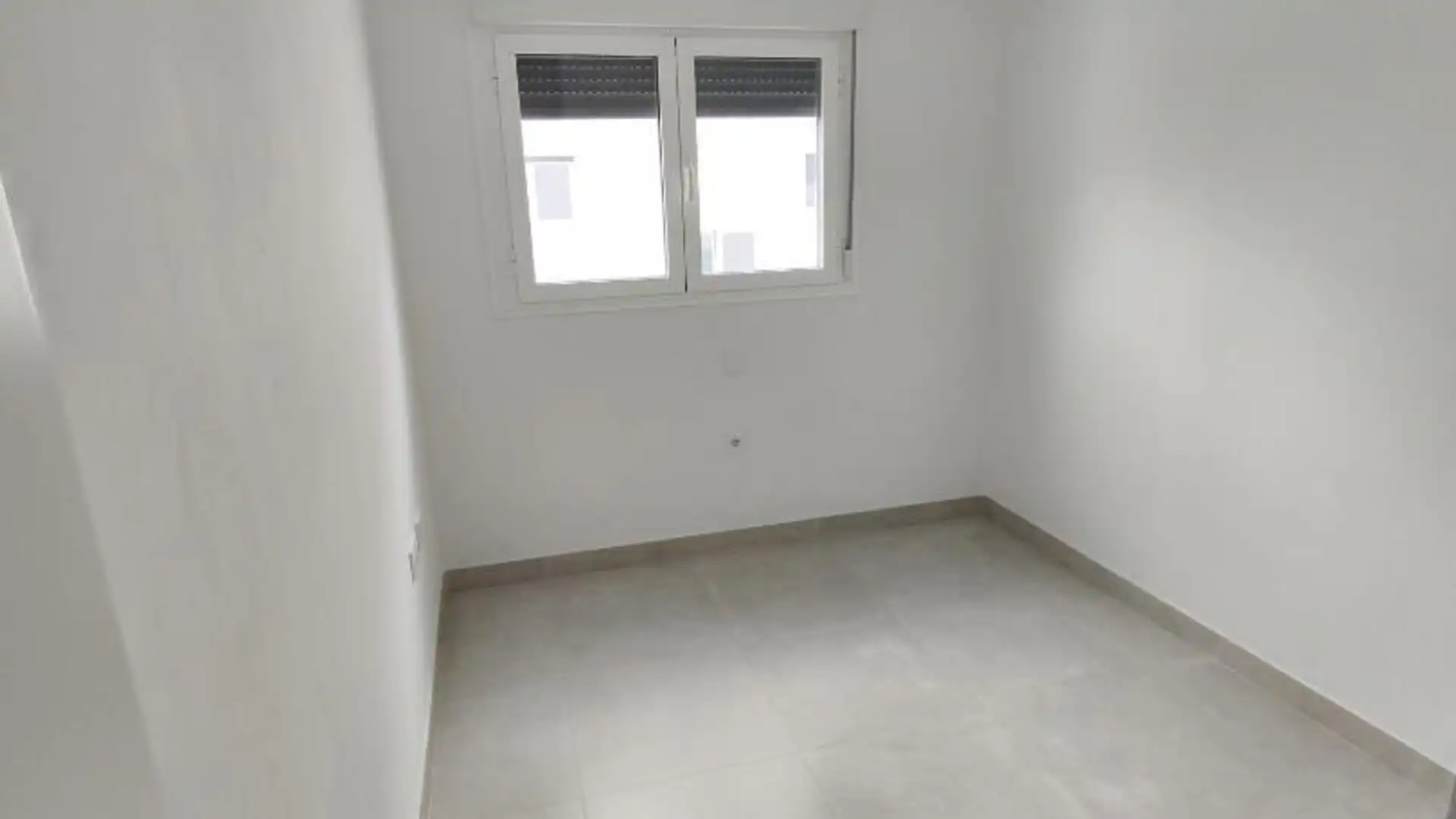 Piso en  Avenida Reina Sofía 40 - Foto 5