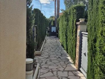 Casa adosada en  Carrer de Miquel Martí i Pol 2 - Foto 9