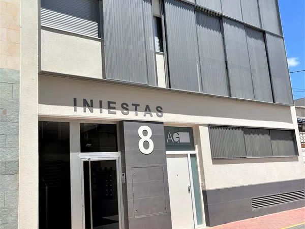 Estudio en calle Iniestas, 8