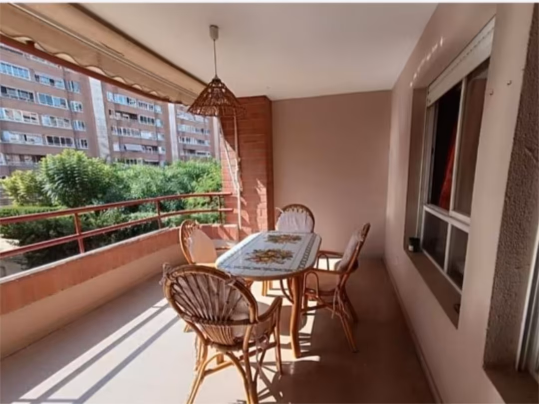 Piso en  Calle Victoria Kent Siano 32