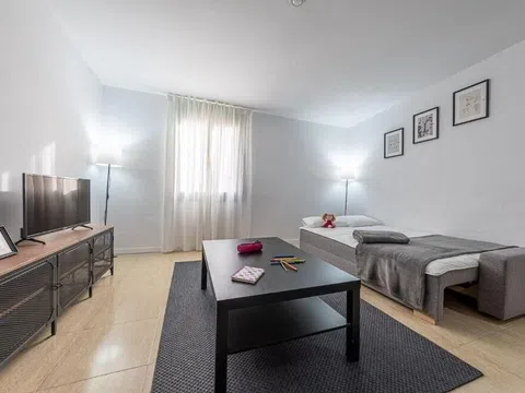 Piso en c del Poeta Serrano Clavero, 24